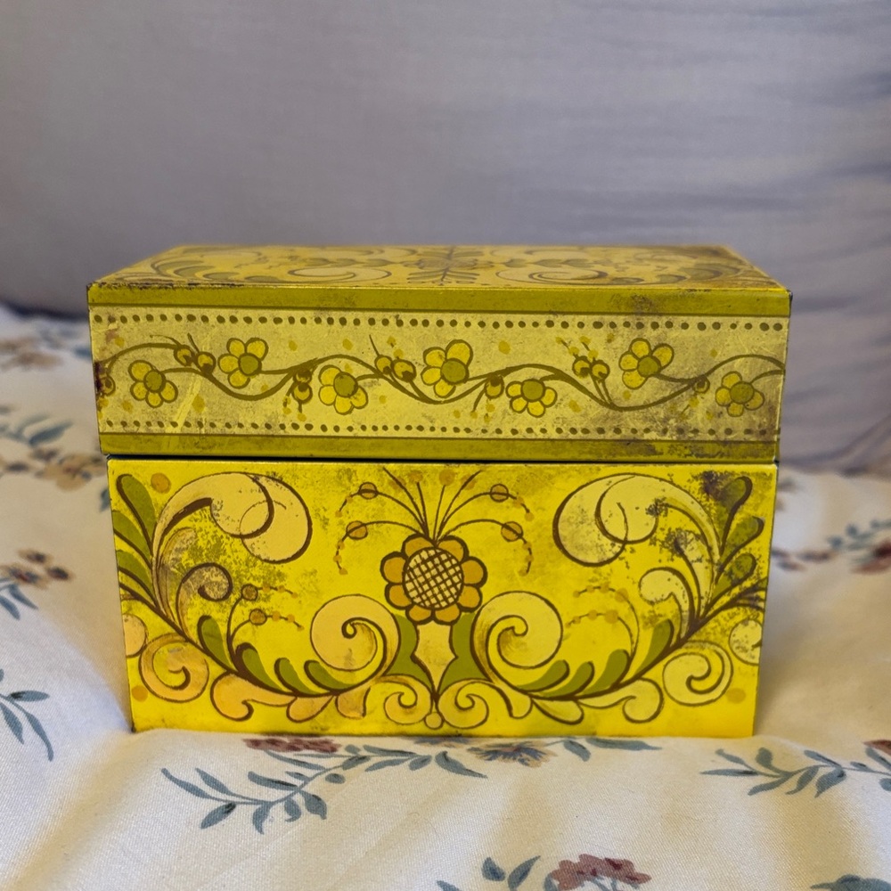 Vintage Avon Yellow Floral Recipe Box